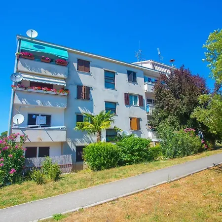 Apartamento Ground Floor With Terrace Poreč