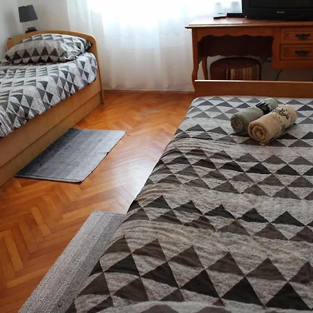 Apartamento Ground Floor With Terrace Poreč