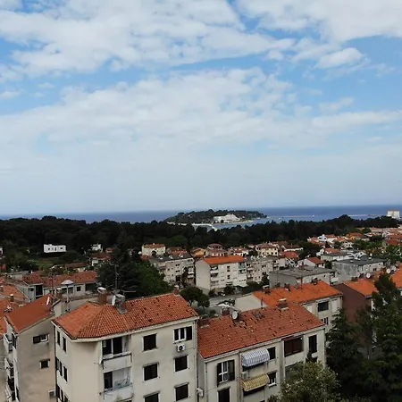 Apartamento Ground Floor With Terrace Poreč