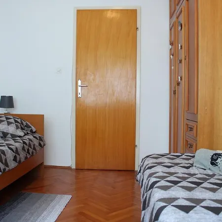 Ground Floor With Terrace Apartamento